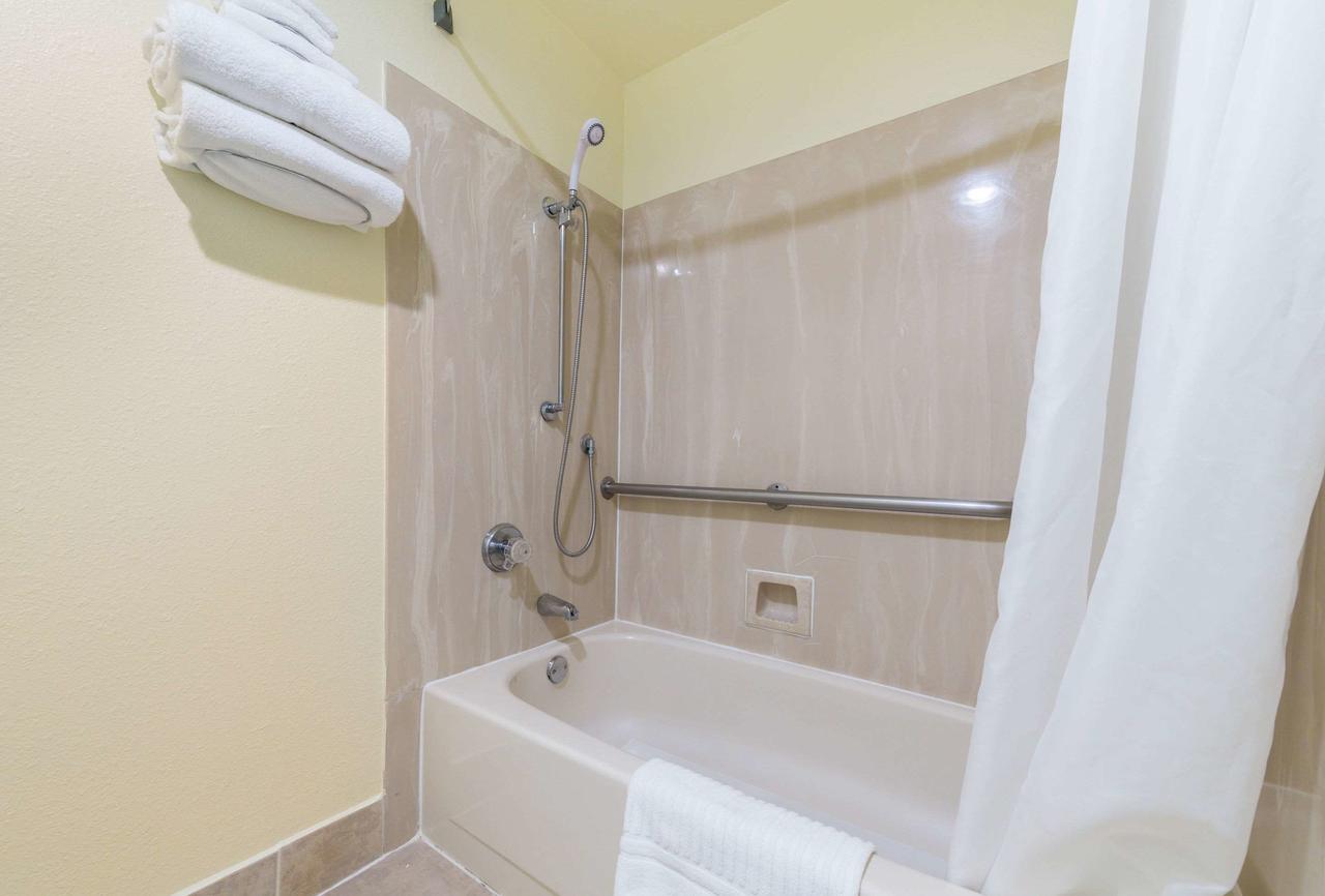 Quality Inn Bellevue - thumb 28