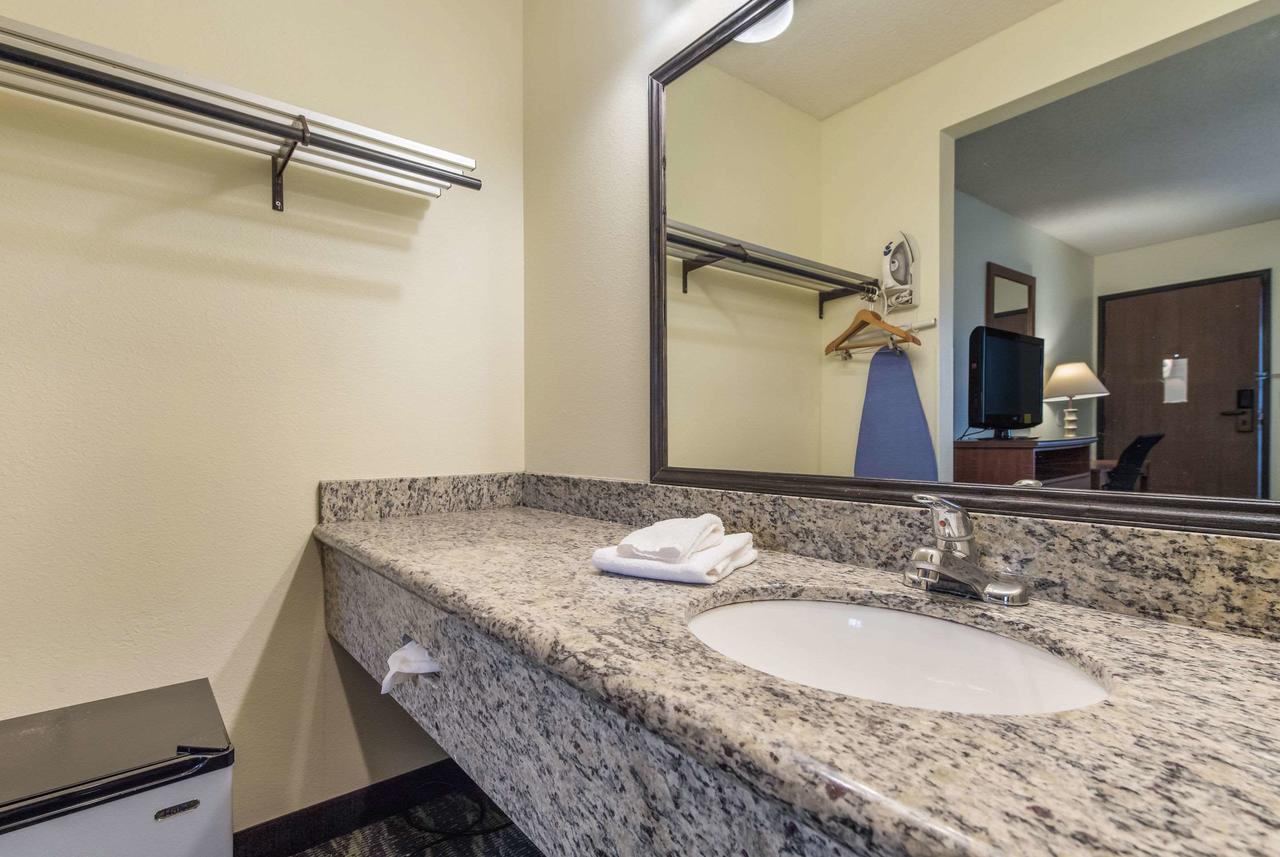 Quality Inn Bellevue - thumb 29
