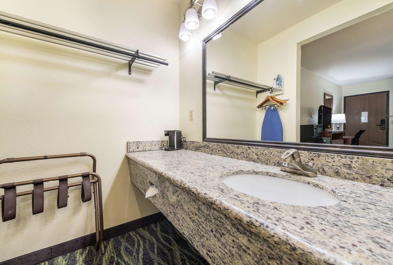 Quality Inn Bellevue - thumb 14