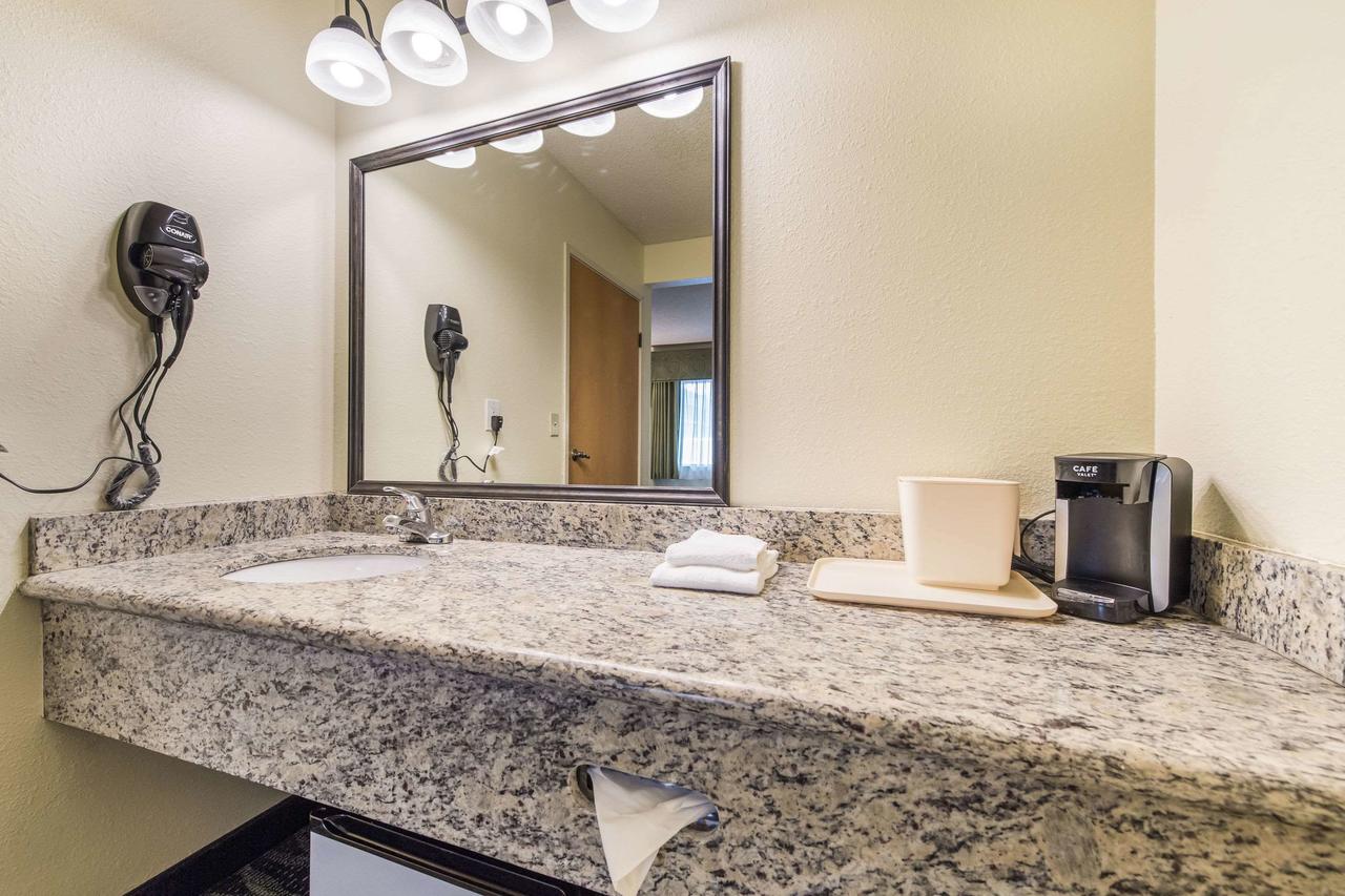 Quality Inn Bellevue - thumb 24