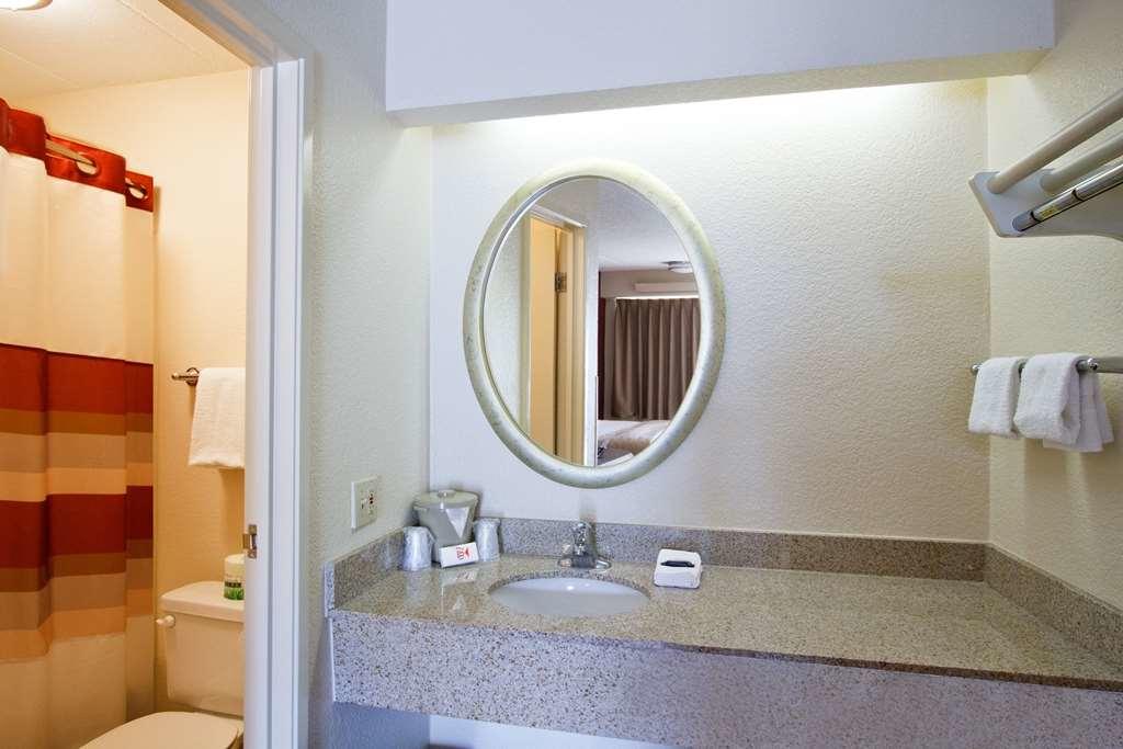 Red Roof Inn Huntington - thumb 8