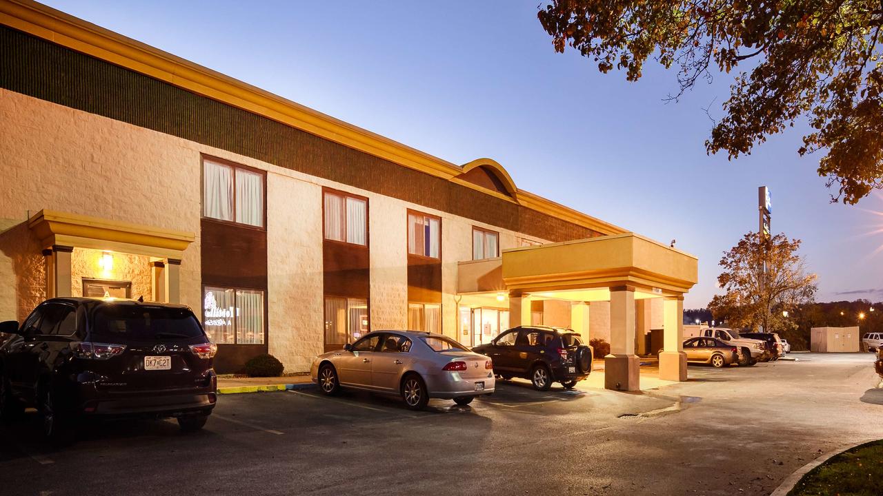 Best Western Huntington Mall Inn - thumb 0