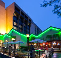 Radisson Hotel Milwaukee West - Orlando Tourists
