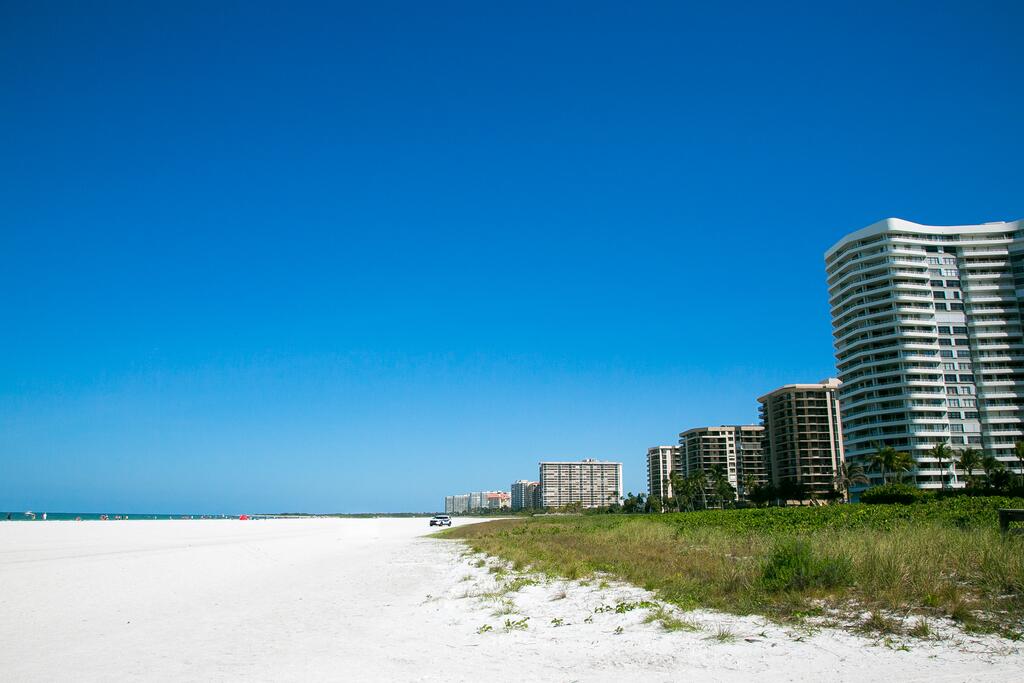 1 Bed Direct Beach Access, Close To J.W. Marriott!! - thumb 2