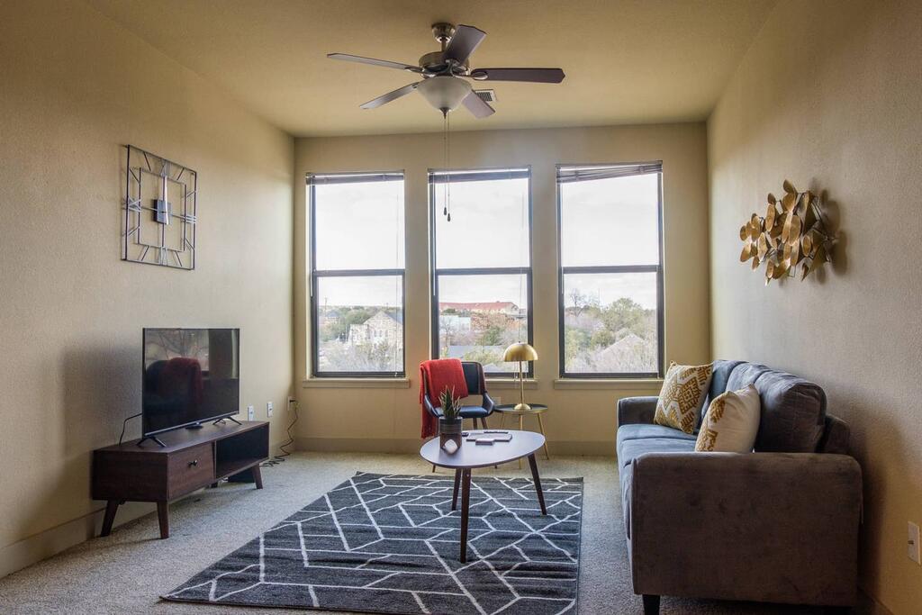 1 BR Apt In Downtown By Frontdesk - thumb 1