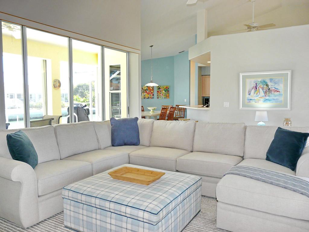 1261 Mariana Court - thumb 2