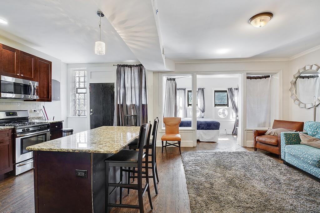 2nd Flr Sleep 12 Hyde Pk Lake Cannabis OK - thumb 0