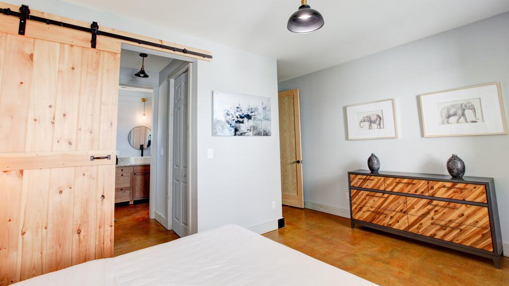 3 Bedroom, East 18th Street - thumb 2