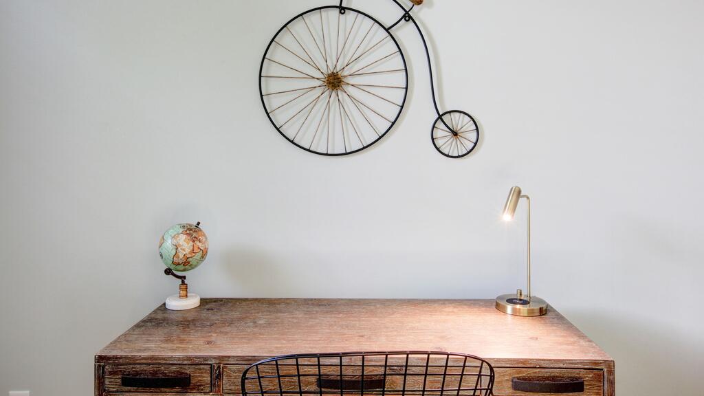 3 Bedroom, East 18th Street - thumb 3