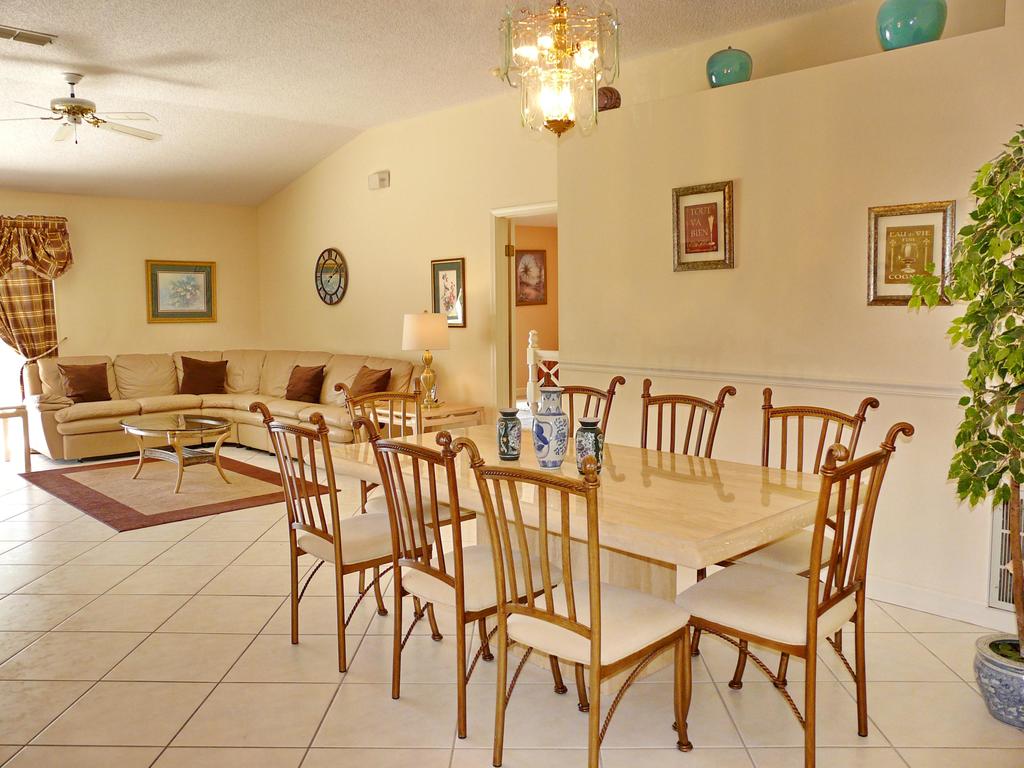 921 Tulip Court - thumb 1