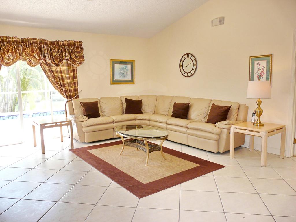 921 Tulip Court - thumb 2