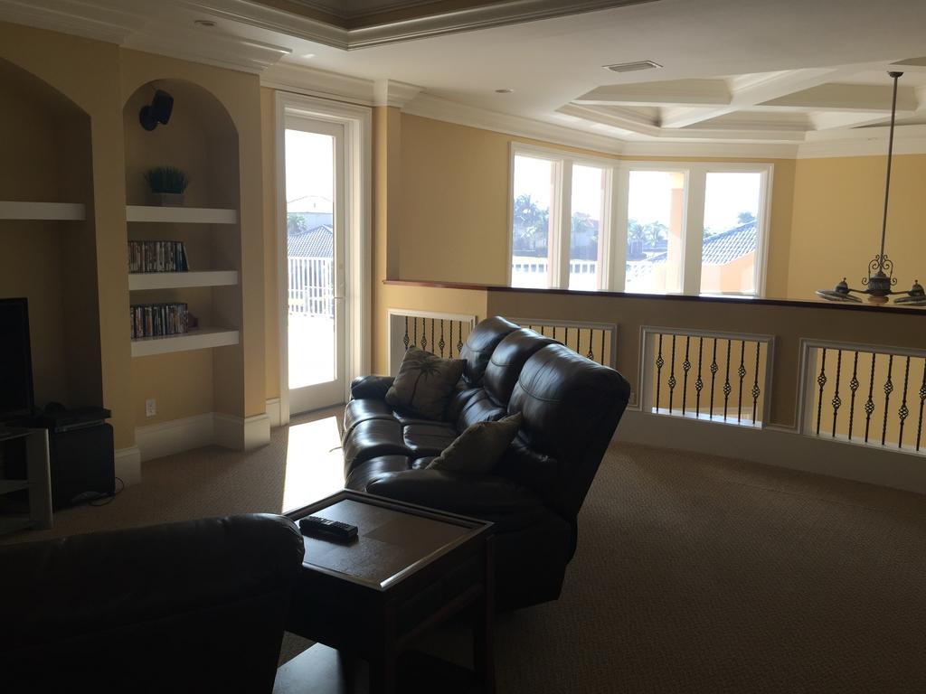 Beautiful Huge Marco Island FL Waterfront Home- GREAT For Large Families! - thumb 1