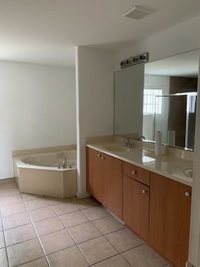 Bedroom Suite in Lauderdale Lakes Townhome Orlando Tourists