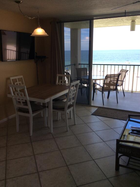 Breathtaking Sunsets @ This Beachfront Beauty, On-Site Restaurant/Tiki Bar - thumb 3