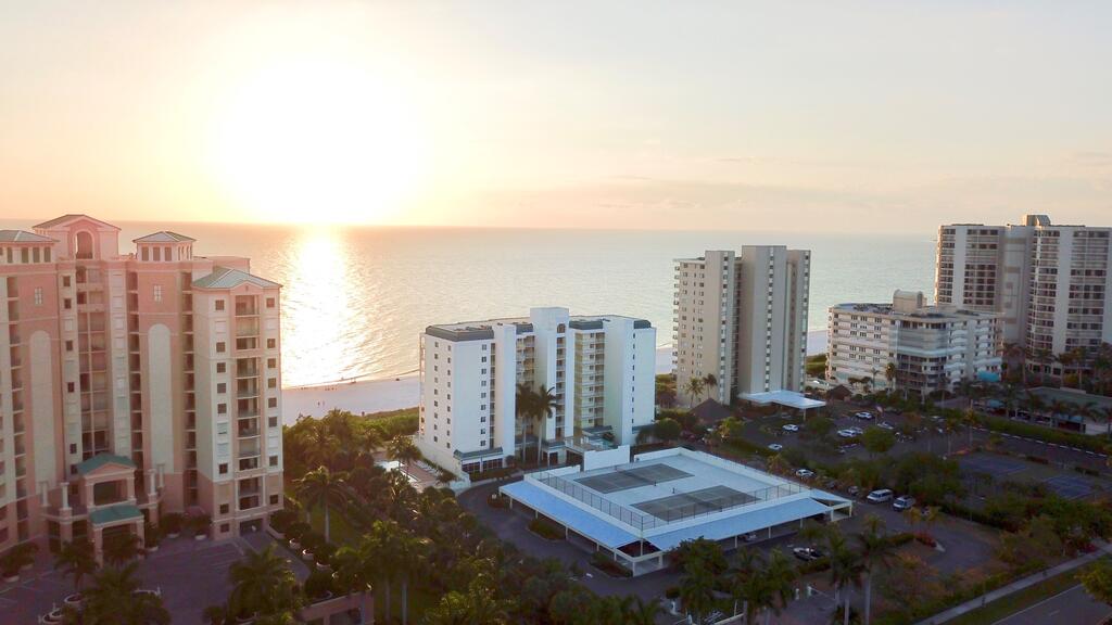 Breathtaking Sunsets @ This Beachfront Beauty, On-Site Restaurant/Tiki Bar - thumb 0