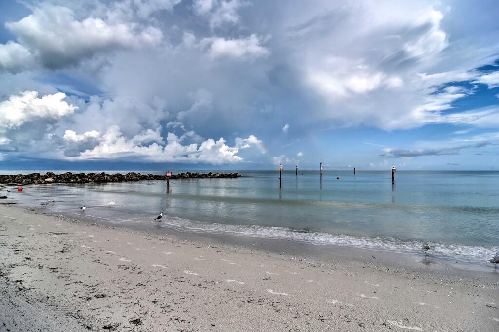 Bright Condo Steps To Clearwater Beach With Pool - thumb 3