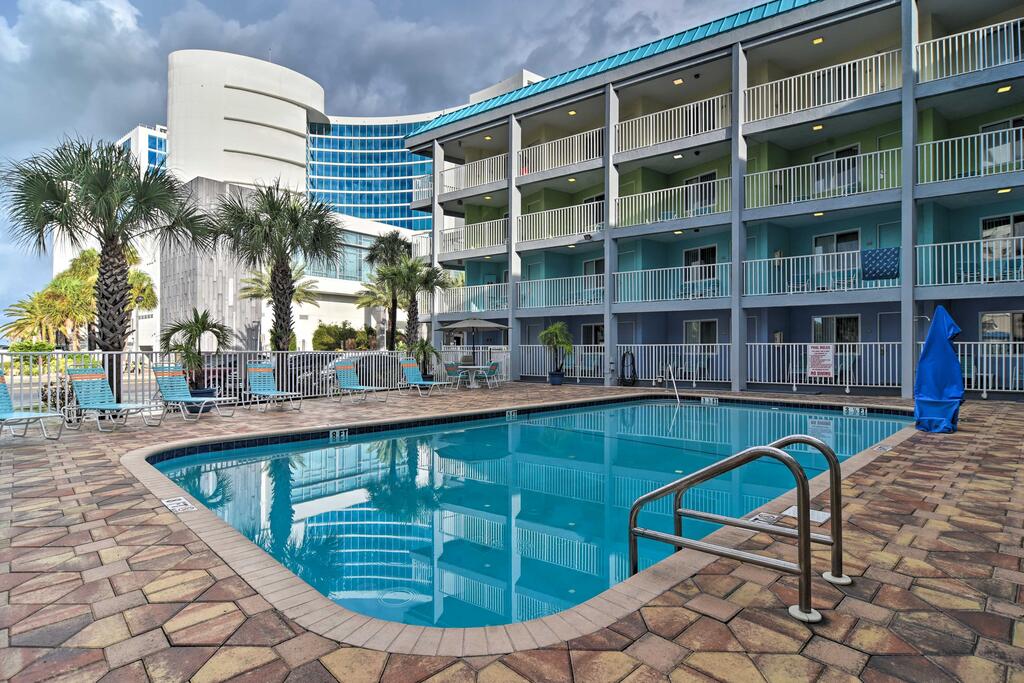 Bright Condo Steps To Clearwater Beach With Pool - thumb 2