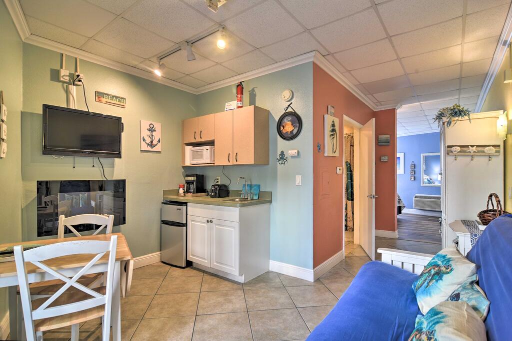 Bright Condo Steps To Clearwater Beach With Pool - thumb 1