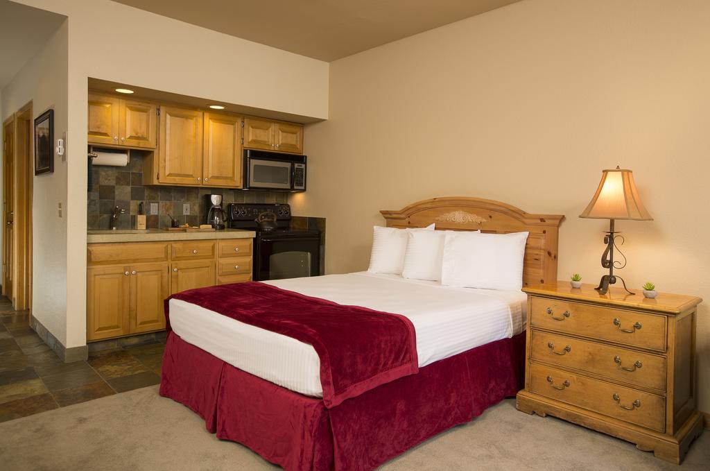 Cascade Village Nugget Studio Home - thumb 2