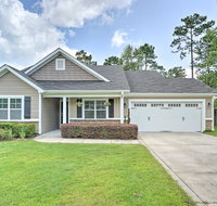 Charming Home with Yard Less Than 6Mi to N Topsail Beach - Orlando Tourists