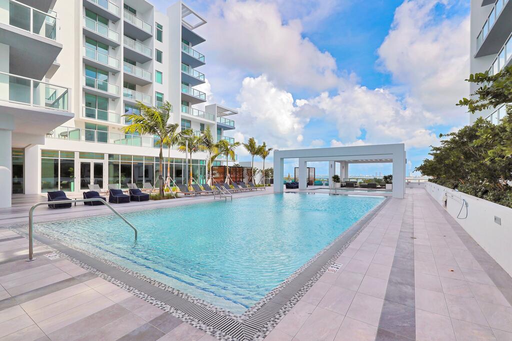 CHARMING MODERN STUDIO In Miami Design District - thumb 3