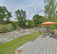 Charming Riverfront Cabin w/ Fireplaces home - Orlando Tourists