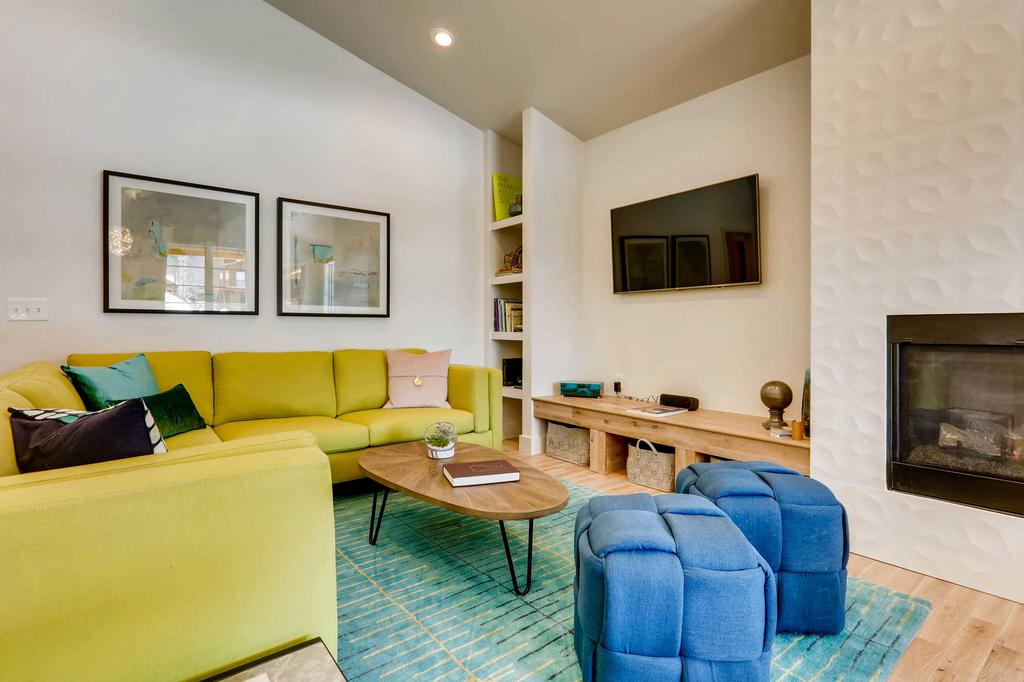 Contempo Cabin 1 Block From Historic Town Center - thumb 3