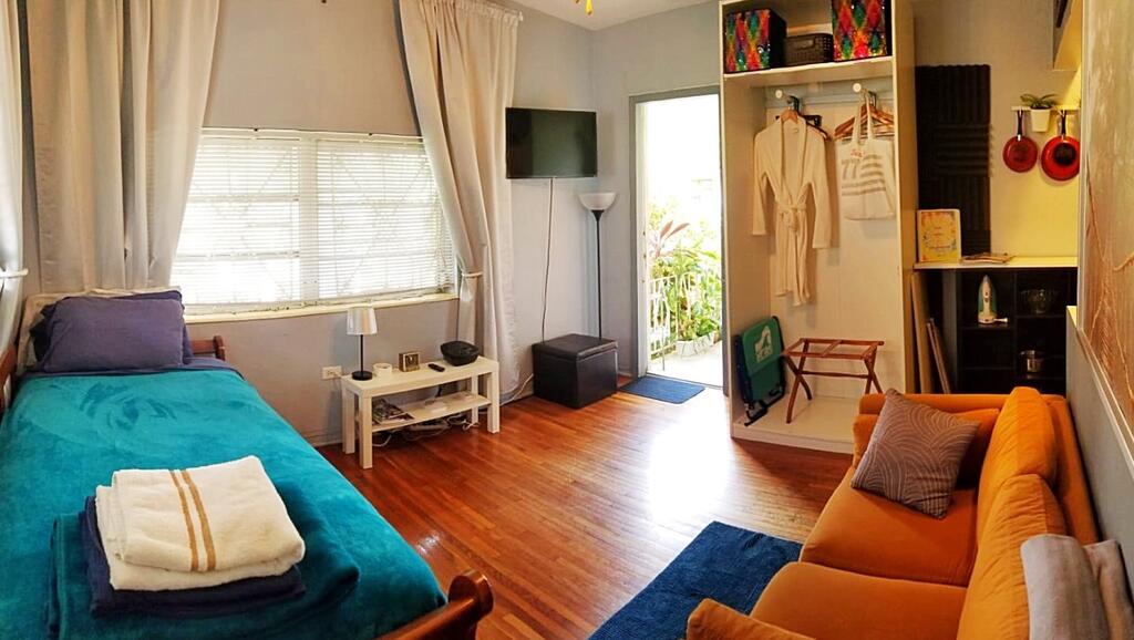 Cozy Efficiency 10 Minutes To The Beach - thumb 1