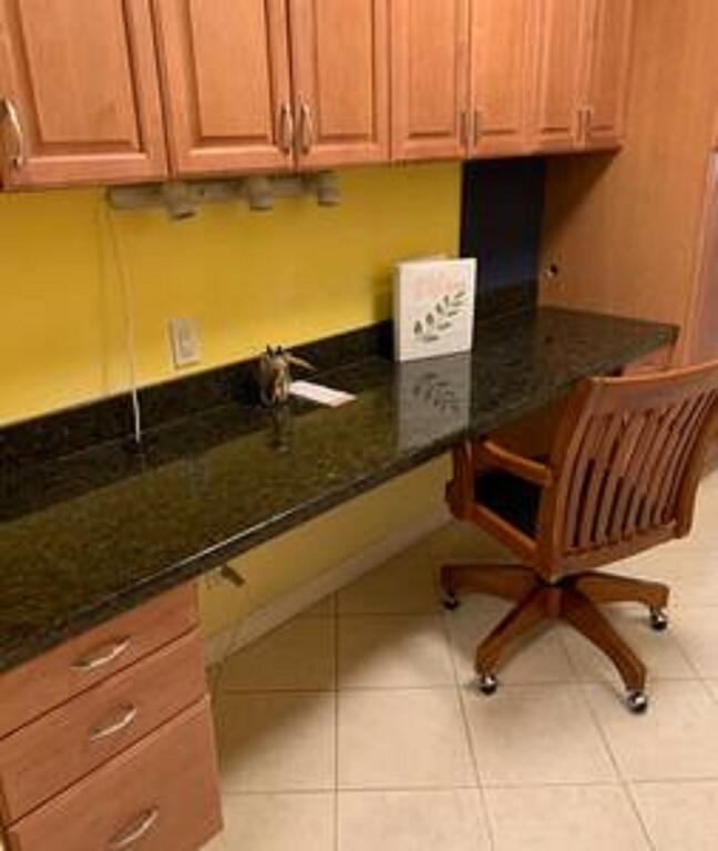 Cozy Unit Near Downtown W/Private Pool - thumb 3
