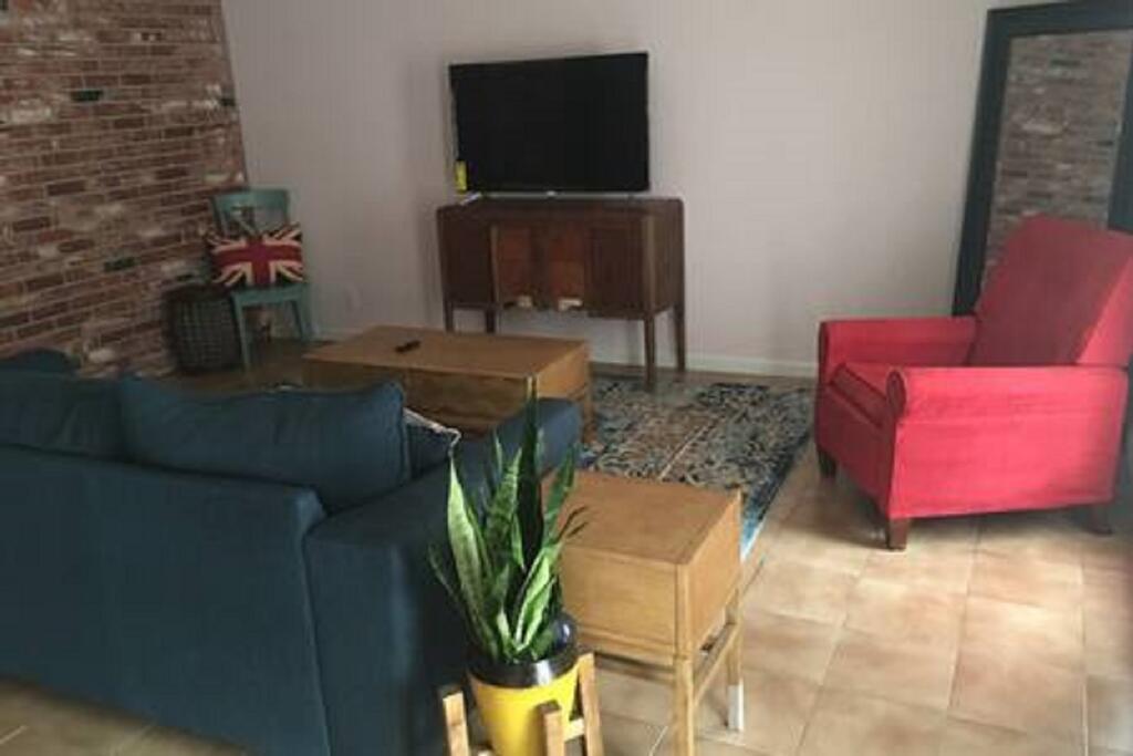 Cozy Unit Near Downtown W/Private Pool - thumb 1