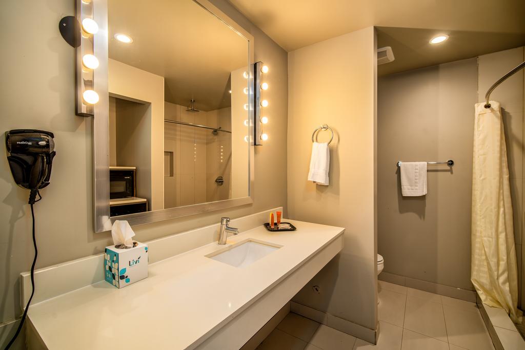 Crescent Bay Inn - thumb 1