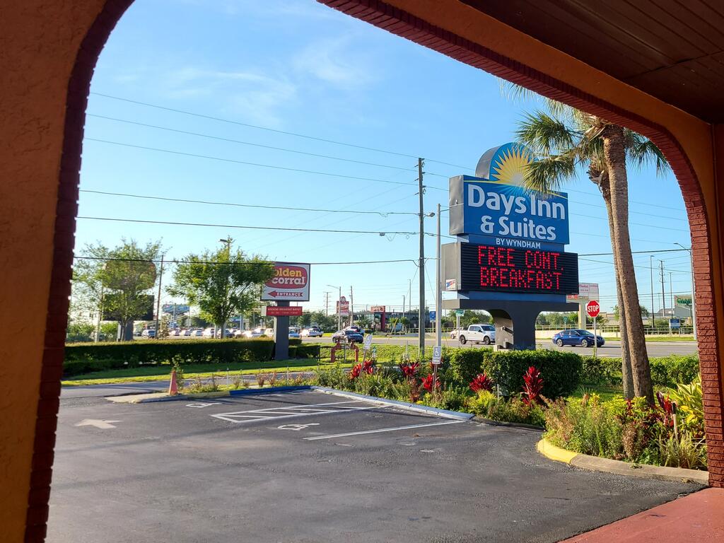 Days Inn & Suites By Wyndham Orlando East UCF Area - thumb 1