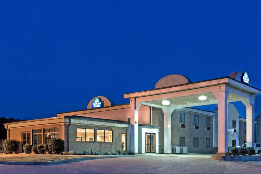 Days Inn & Suites By Wyndham Wynne - thumb 0