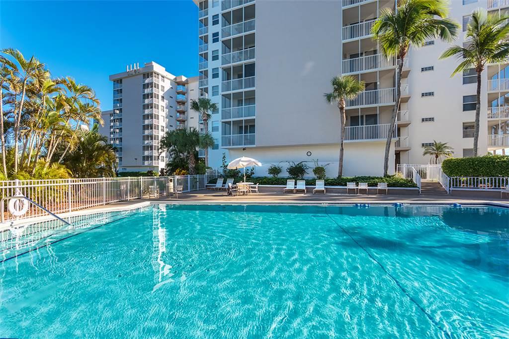 Estero Beach & Tennis 1204A, 1 Bedroom, Heated Pool, Sleeps 4, Elevator - thumb 1