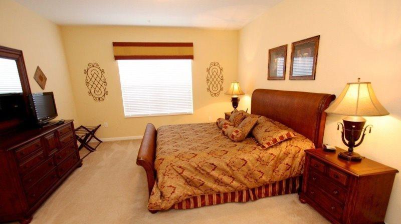 Executive 3 Bedroom 3 Bath Condo In Vista Cay - thumb 3