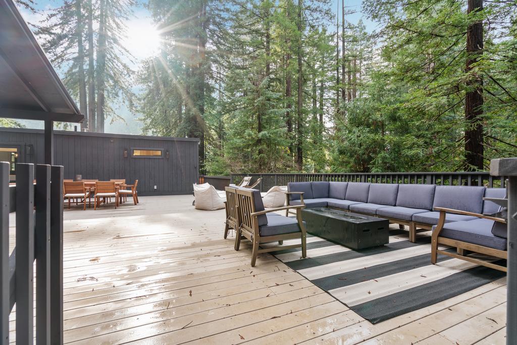 Forest Hideaway W/ Wraparound Deck & Firepit Home - thumb 1