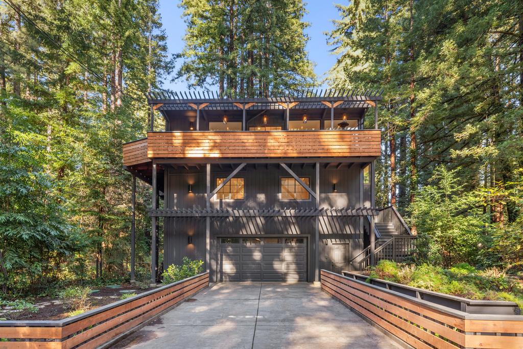 Forest Hideaway W/ Wraparound Deck & Firepit Home - thumb 3