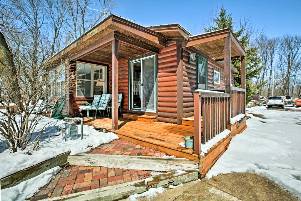 Fort Atkinson Cottage With Deck At Lake Koshkonong! - thumb 0