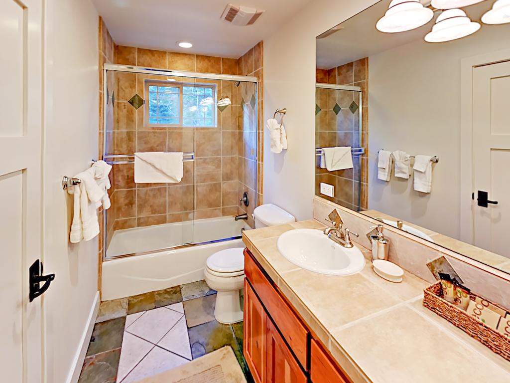 Gold Dust Trail Retreat House - thumb 1