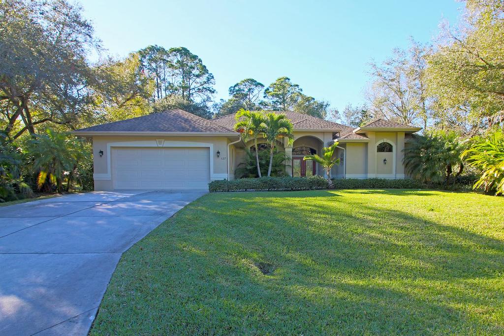 Gorgeous Four Bedroom, Three Bathroom, With Optional Electrically Heated Pool And Spa. - thumb 0