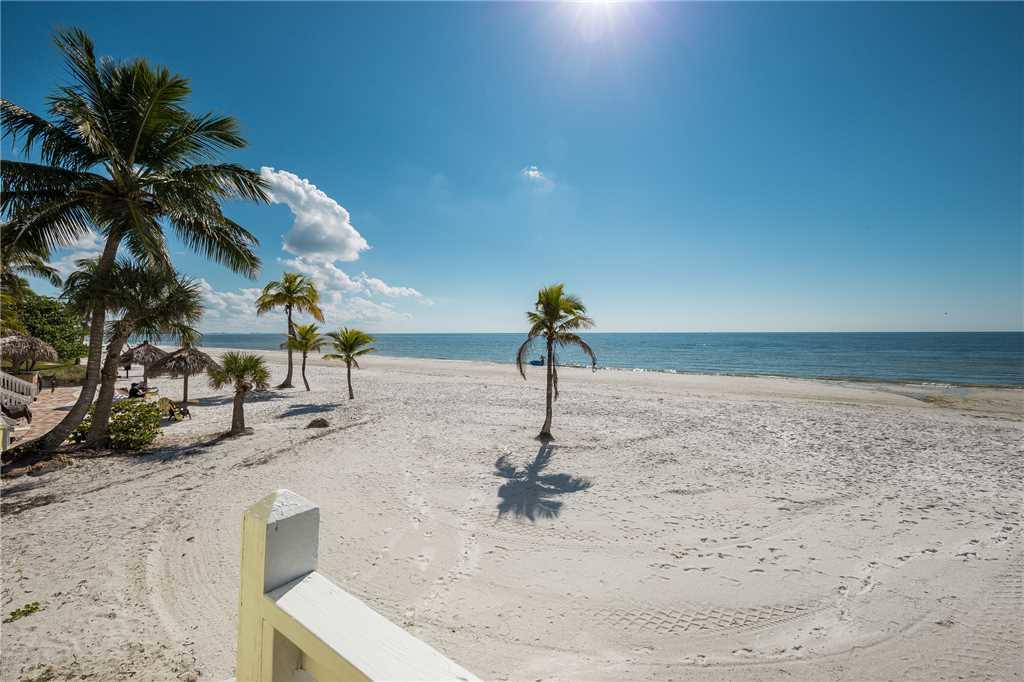 Gulf Pearl, 2 Bedrooms, Beach Front, Gas Grill, Sleeps 7 - thumb 2