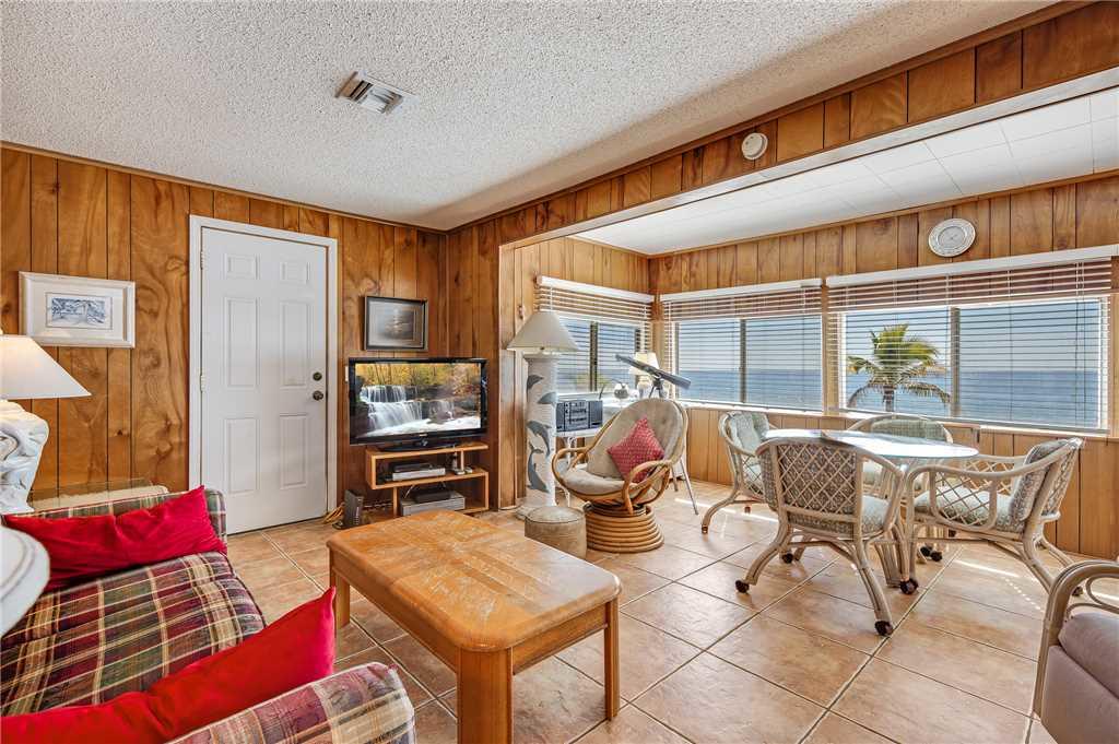 Gulf Pearl, 2 Bedrooms, Beach Front, Gas Grill, Sleeps 7 - thumb 3
