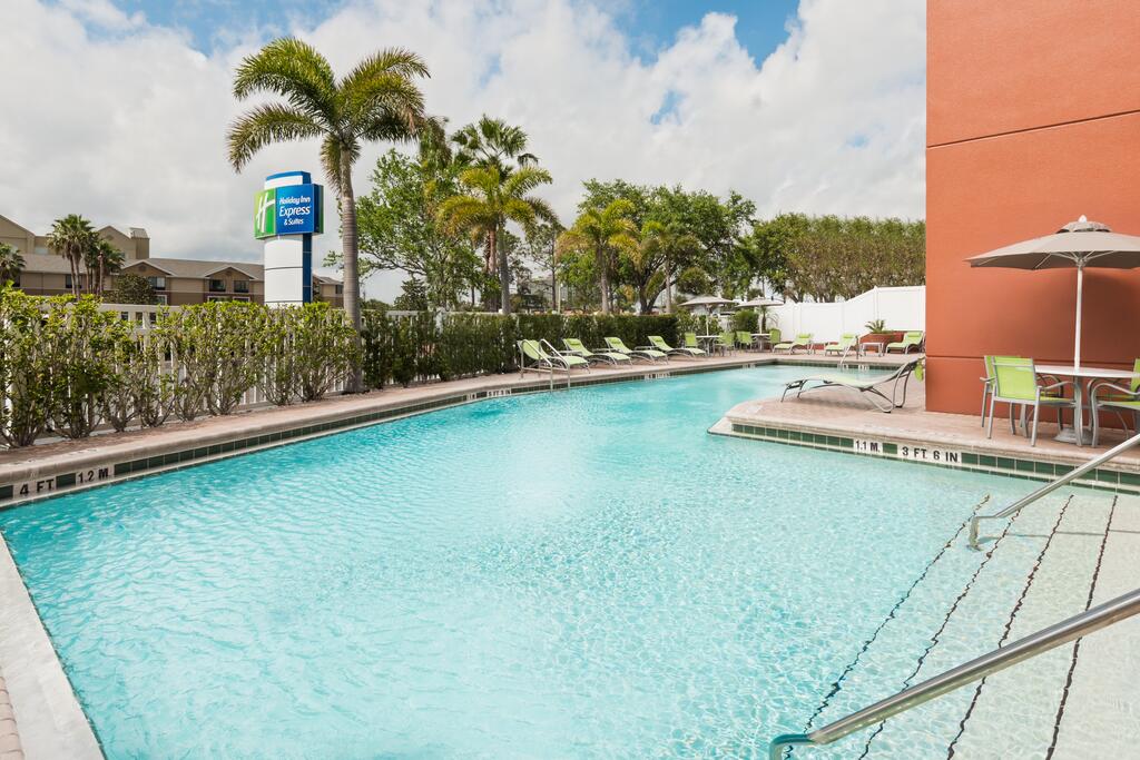 Holiday Inn Express & Suites - Nearest Universal Orlando - thumb 1