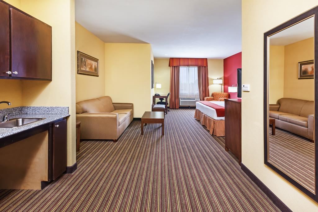 Holiday Inn Express & Suites Cleveland - thumb 1