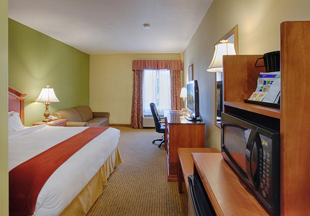 Holiday Inn Express Hotel & Suites Port Charlotte - thumb 3