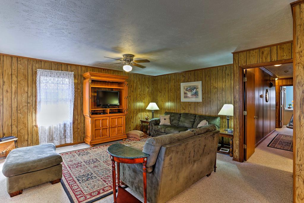 House With Fenced Yard And Shared Pier On Lake Waccamaw - thumb 2