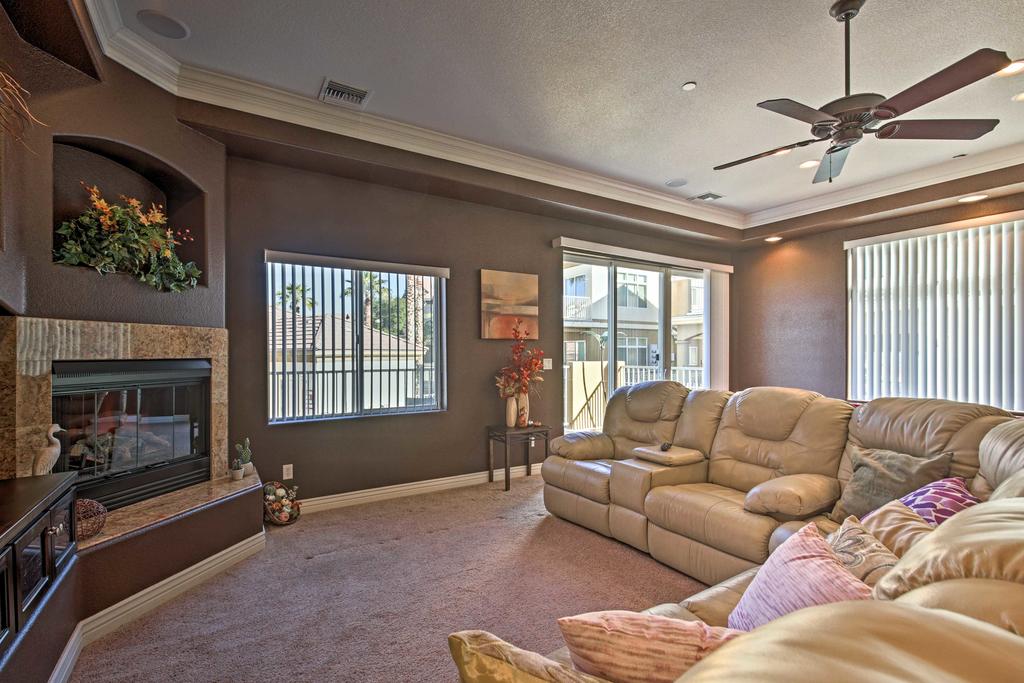 Ideally Located Bullhead City Townhome With Balcony! - thumb 1