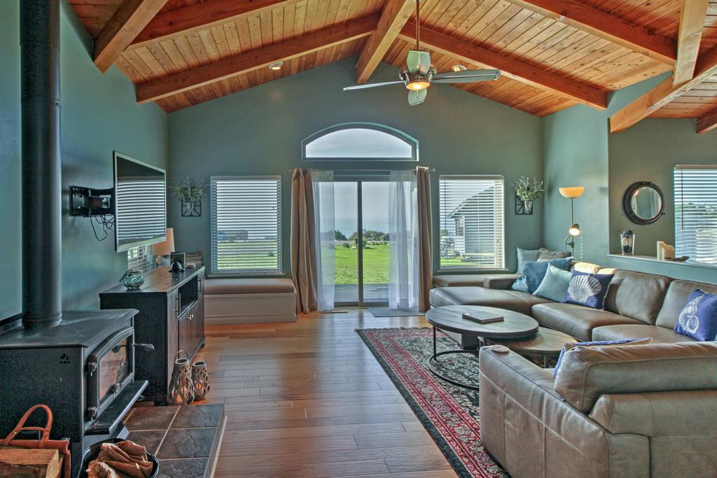 Irish Beach Home With Rooftop Hot Tub & Ocean Views! - thumb 3