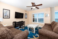 Islander 4002 Ideal location Breathtaking views Bch Srvc- Golf Movies WiFi Orlando Tourists