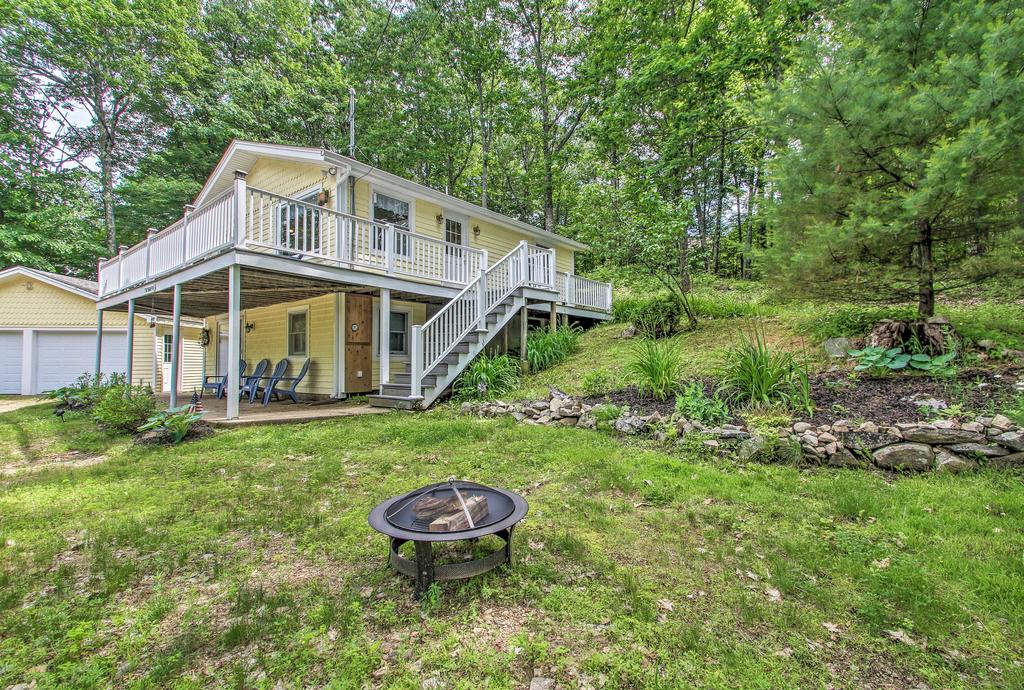 Lakes Region Home In Gilford With Yard & Grill - thumb 0